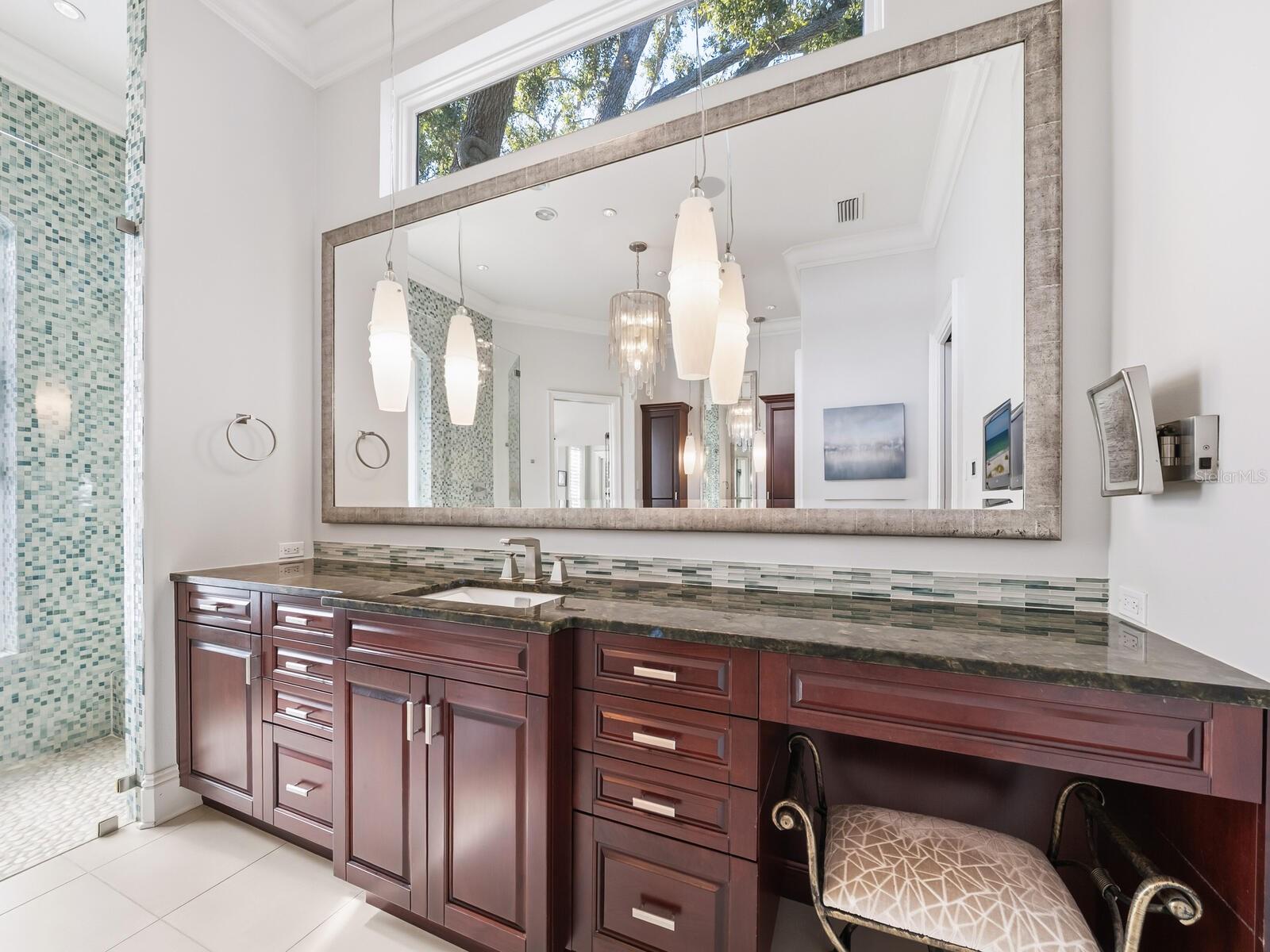 Listing photo id 18 for 1655 South Drive