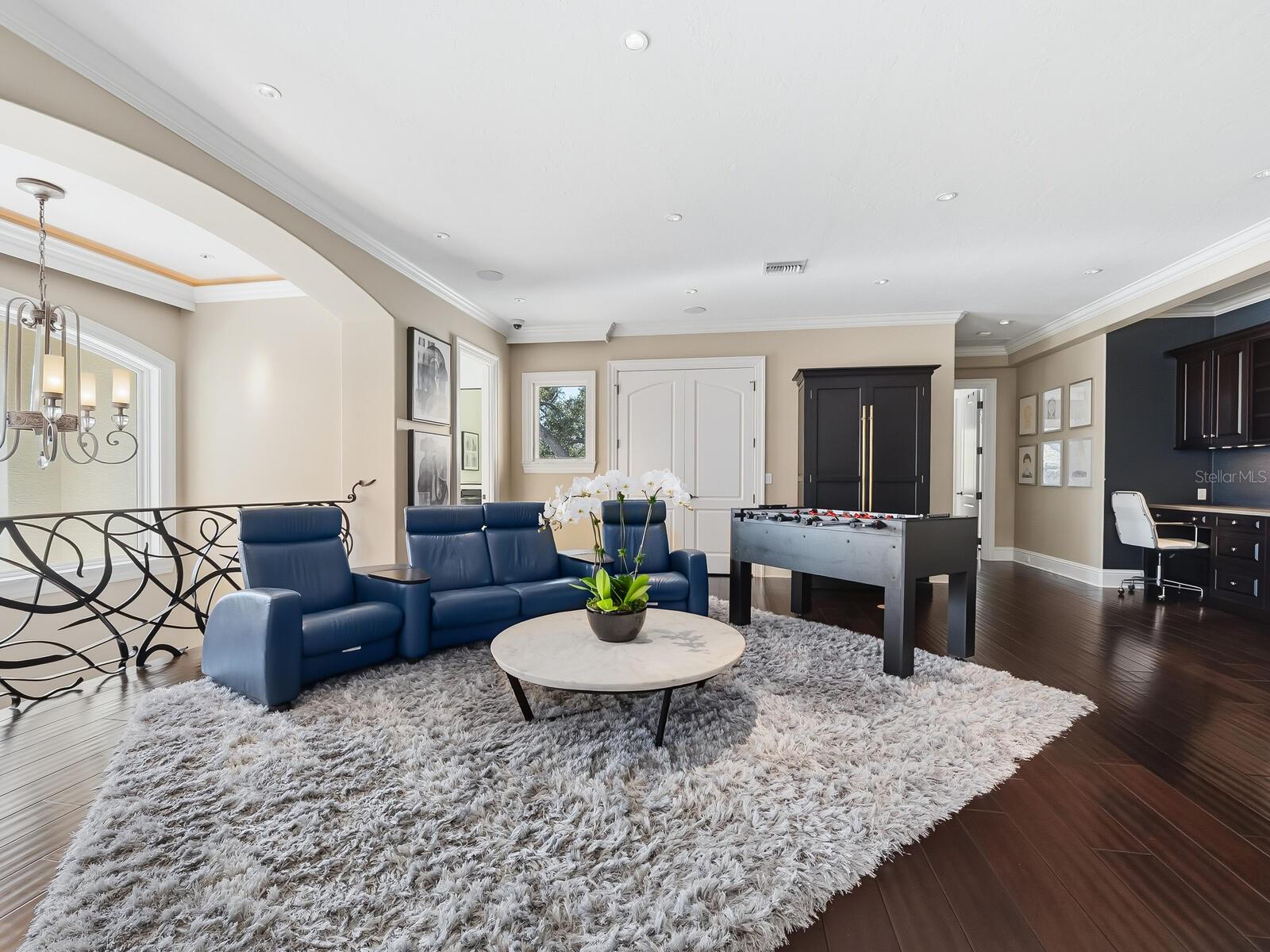 Listing photo id 21 for 1655 South Drive