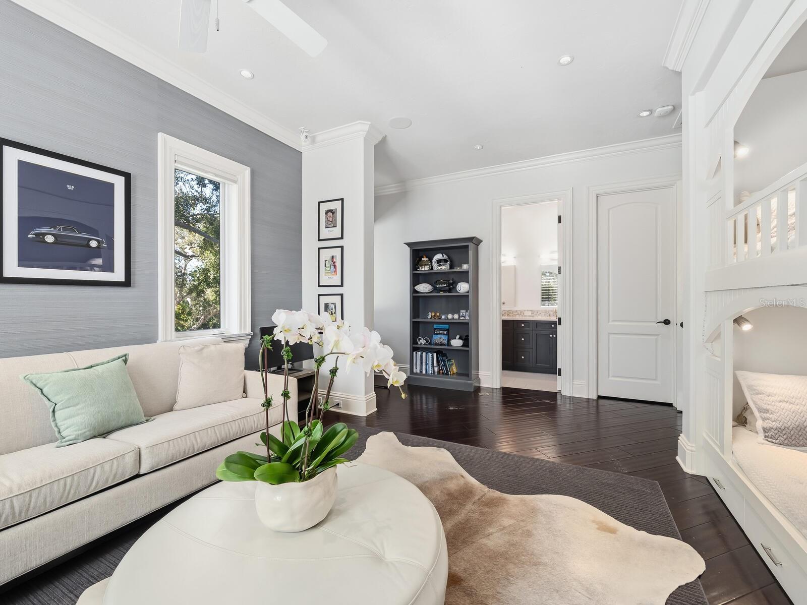 Listing photo id 24 for 1655 South Drive