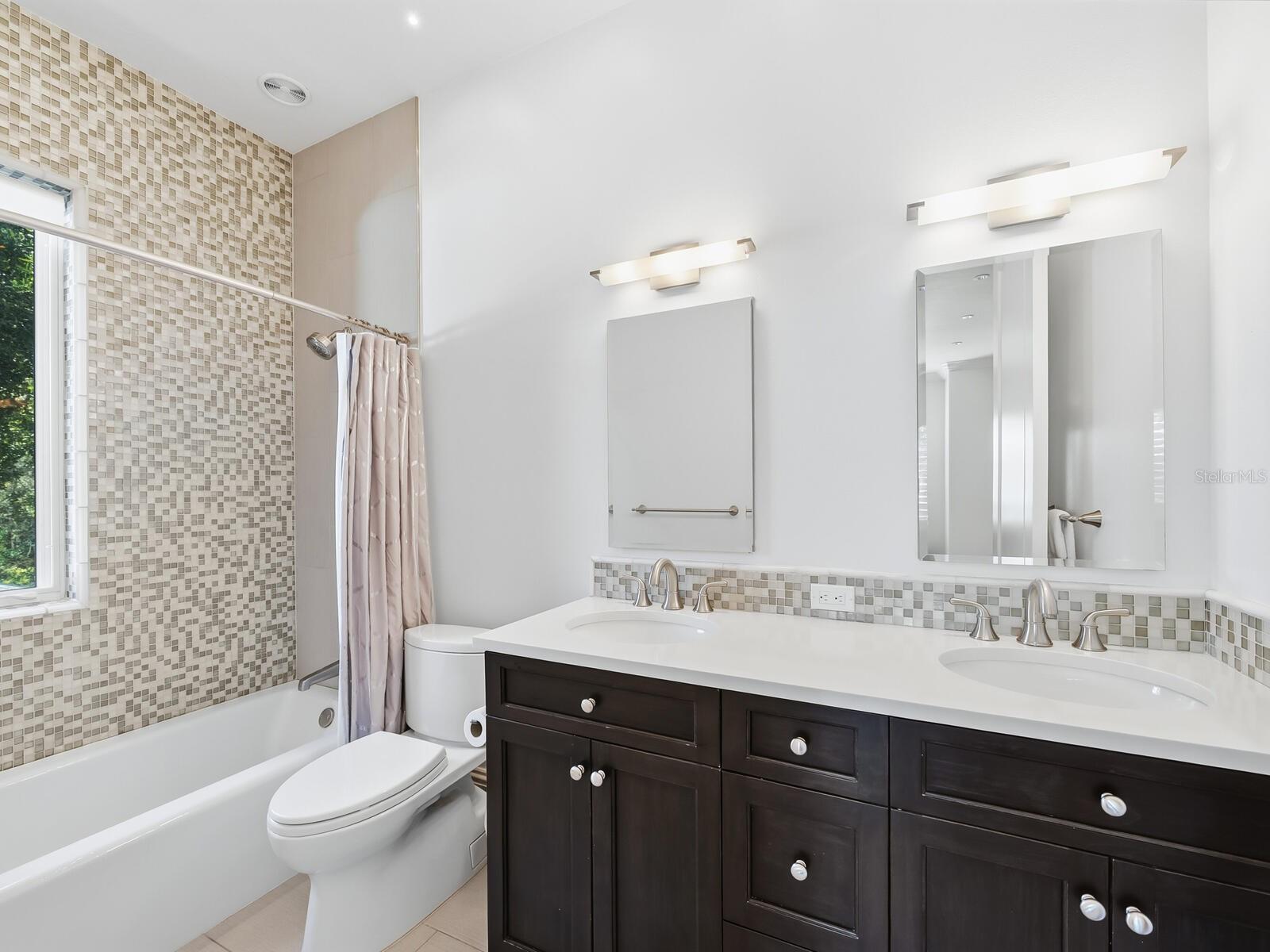 Listing photo id 25 for 1655 South Drive