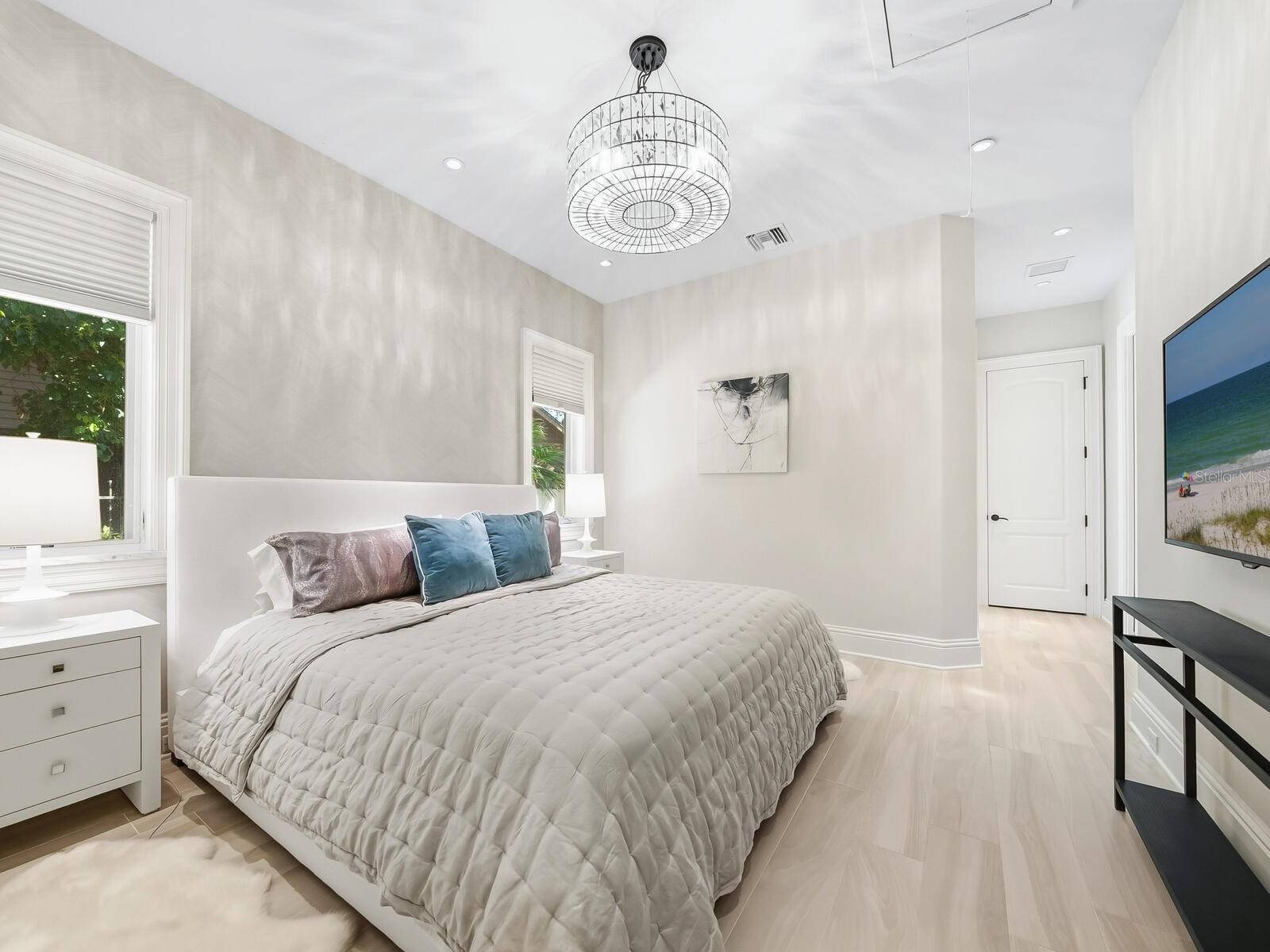 Listing photo id 26 for 1655 South Drive