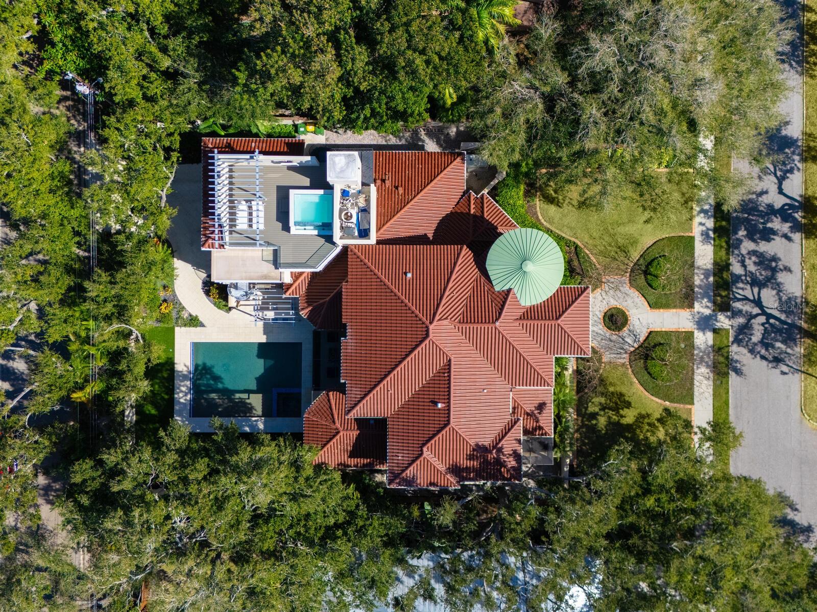 Listing photo id 1 for 1655 South Drive