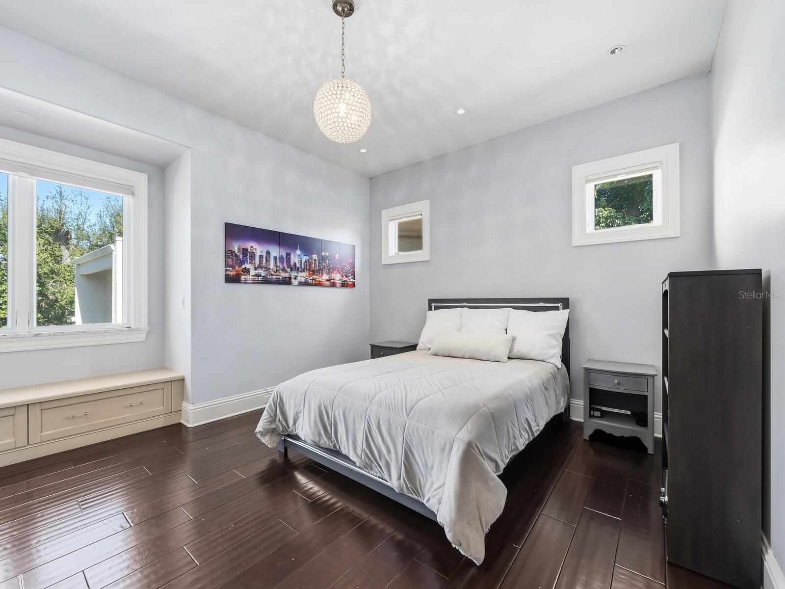 Listing photo id 28 for 1655 South Drive