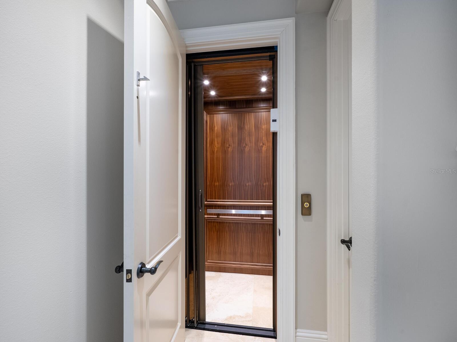 Listing photo id 32 for 1655 South Drive