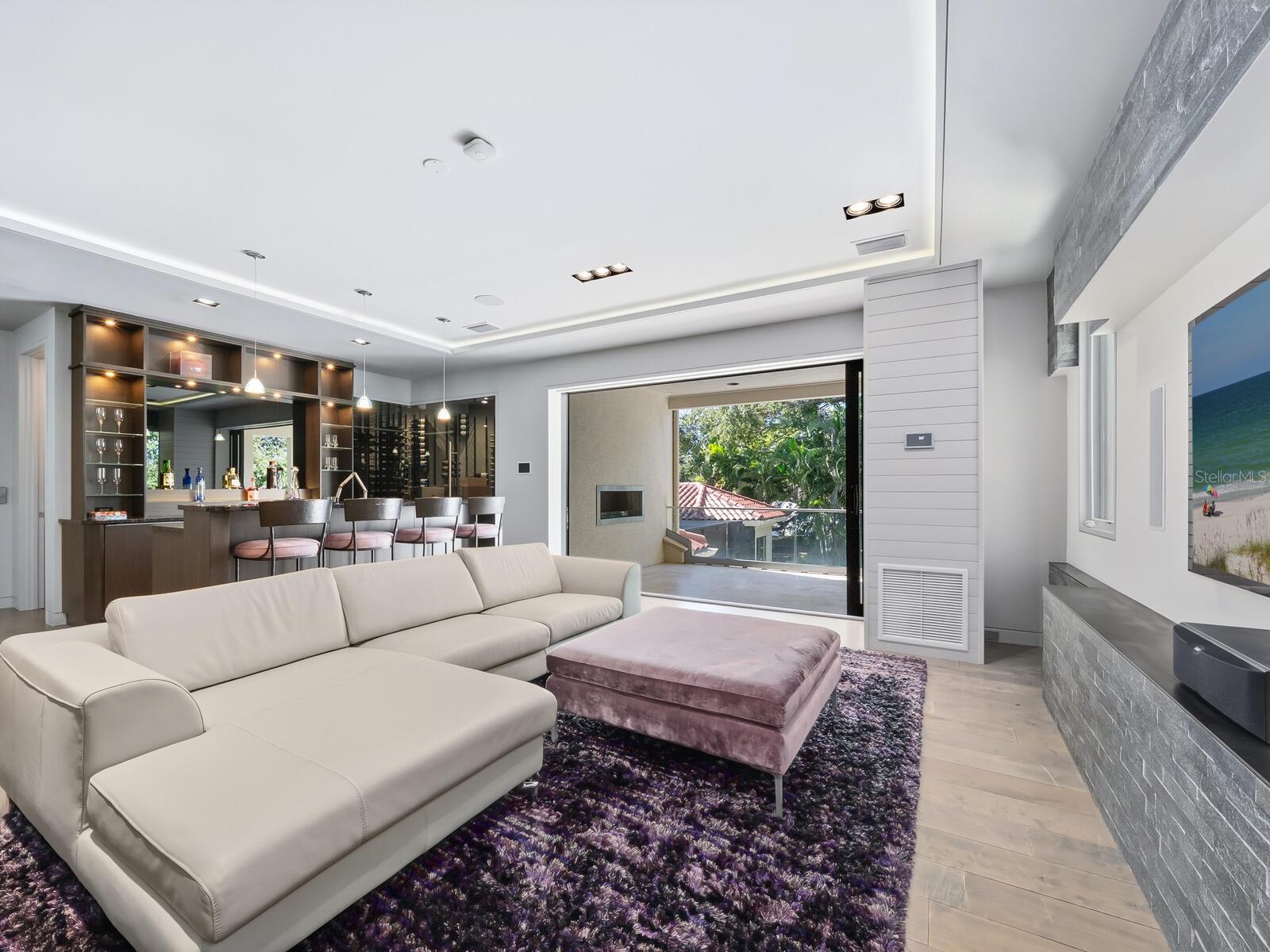 Listing photo id 34 for 1655 South Drive