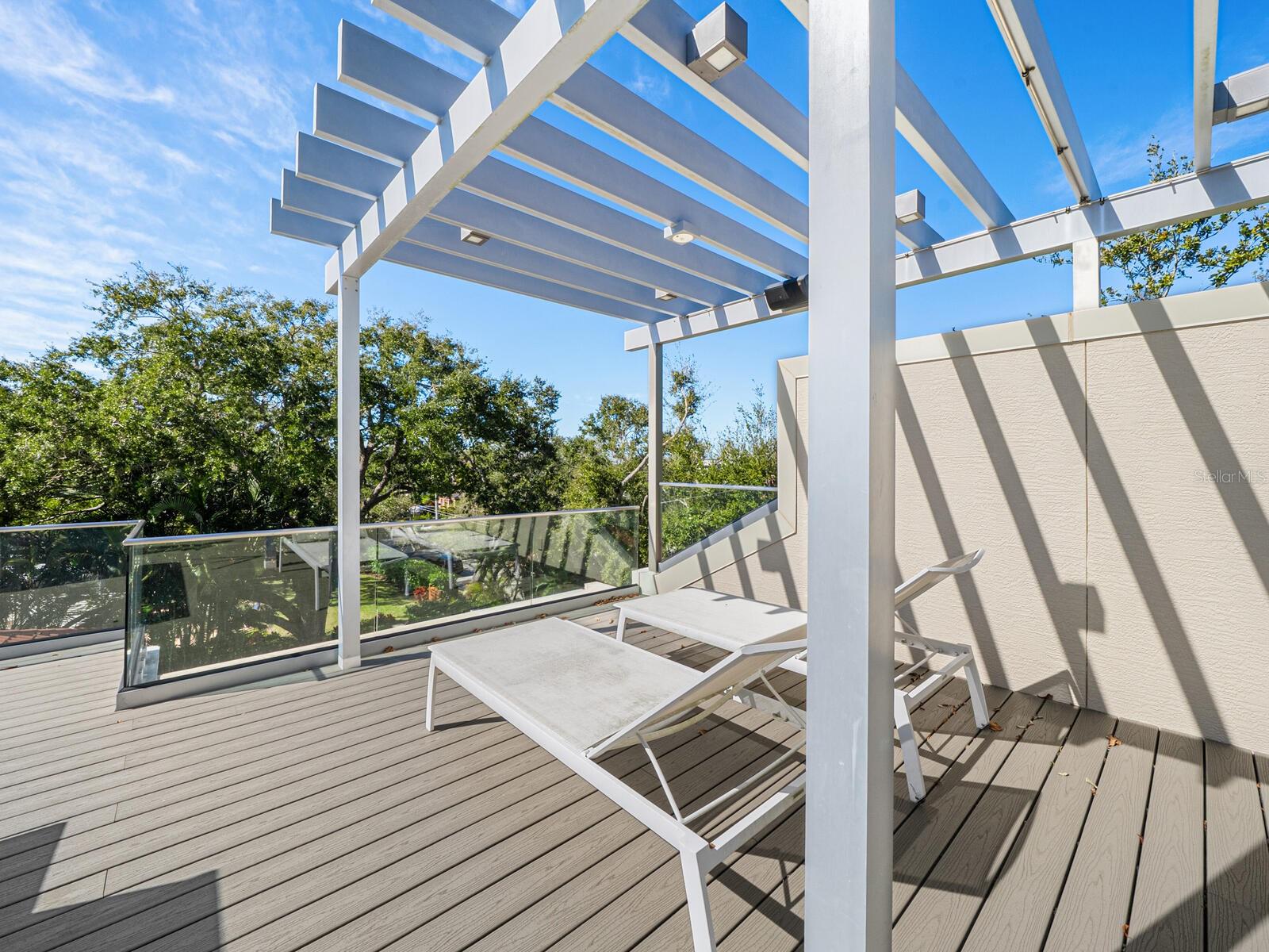 Listing photo id 39 for 1655 South Drive