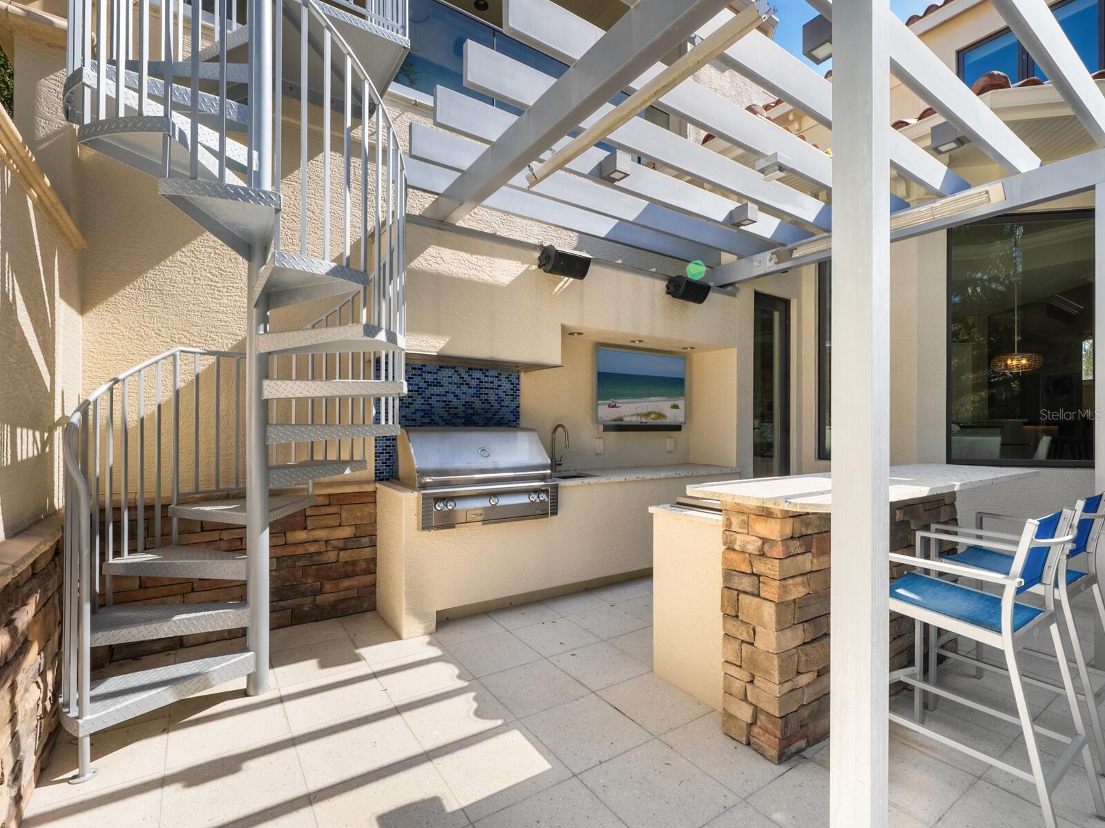 Listing photo id 40 for 1655 South Drive