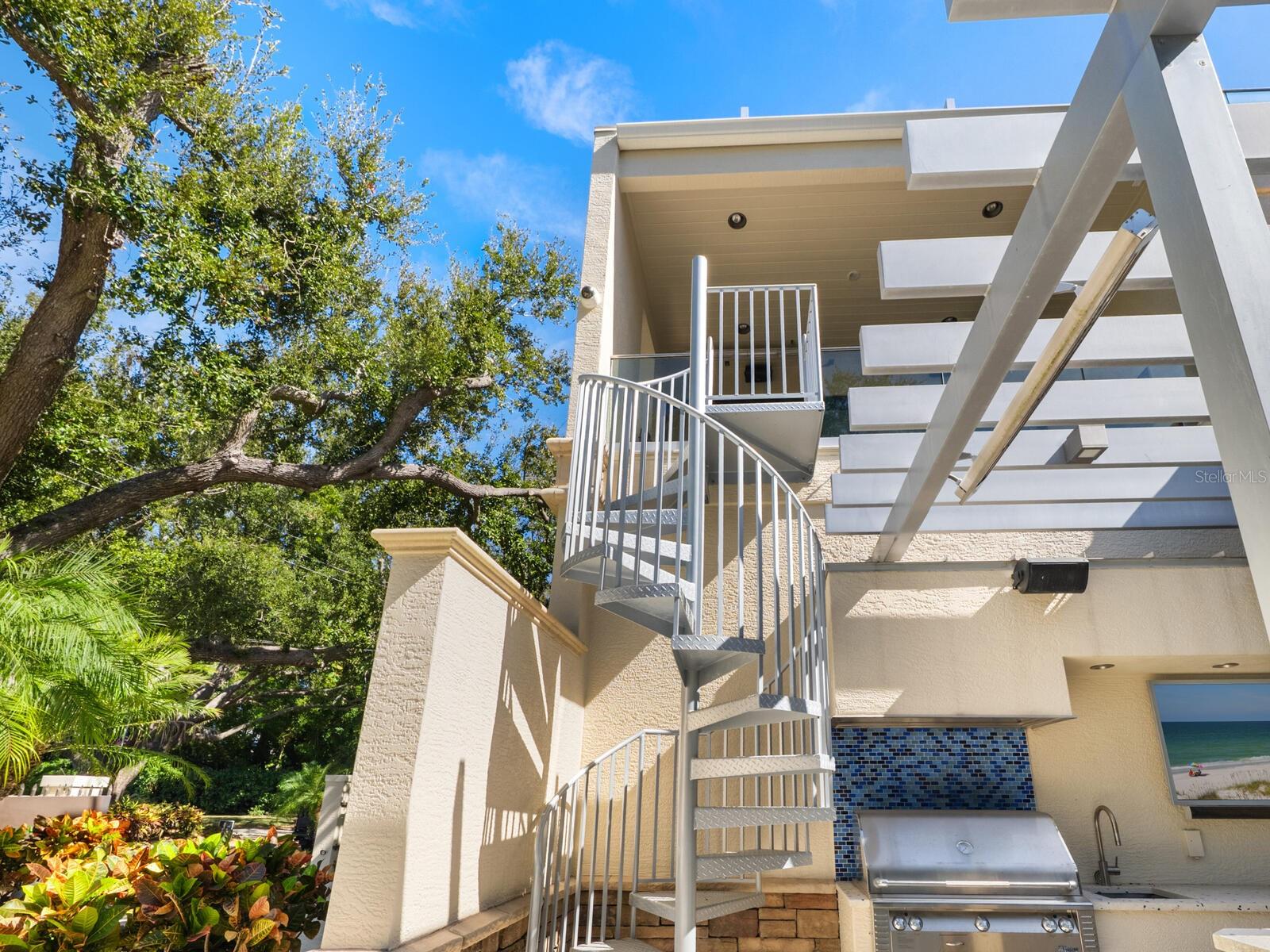 Listing photo id 41 for 1655 South Drive