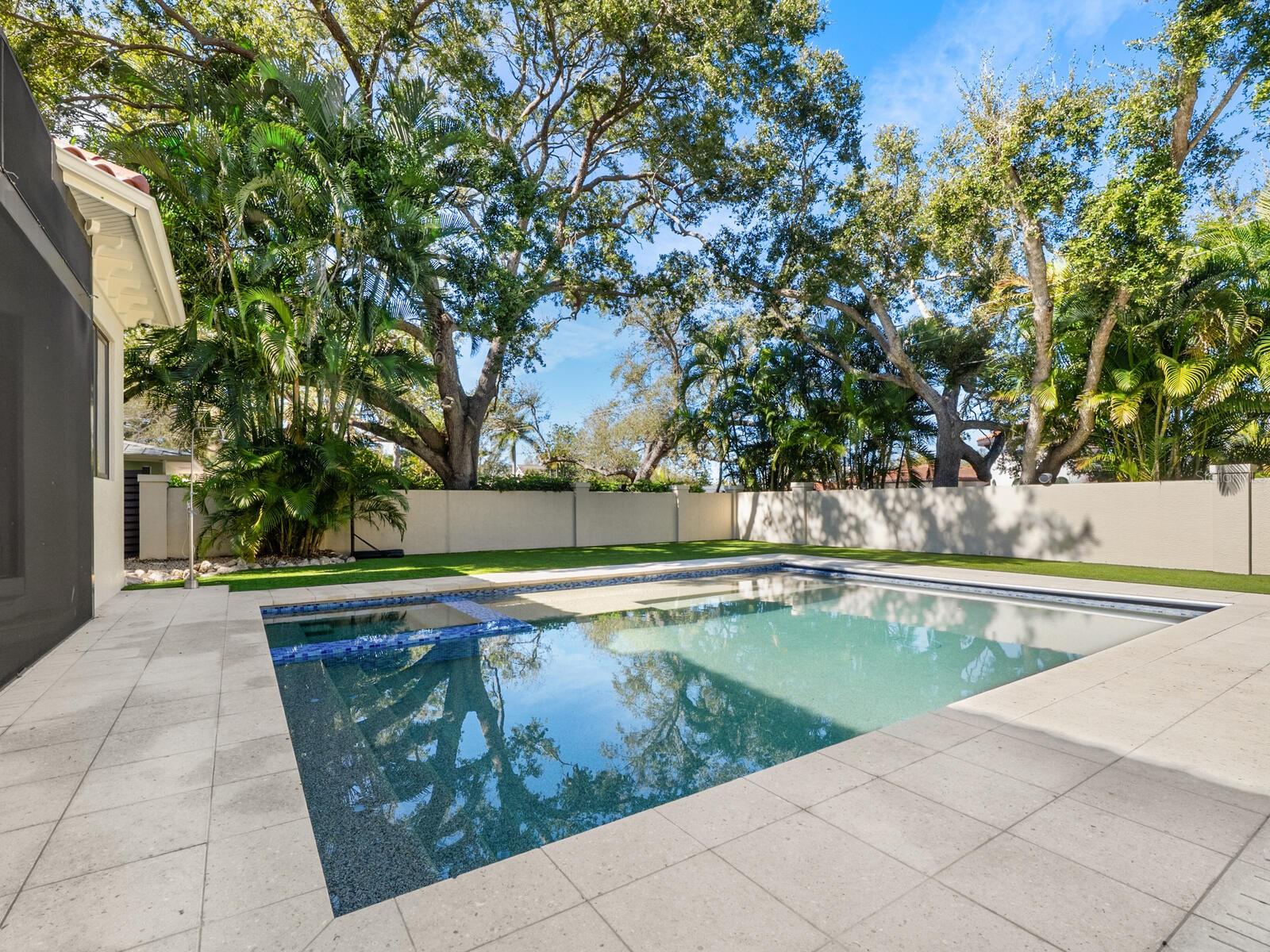 Listing photo id 43 for 1655 South Drive