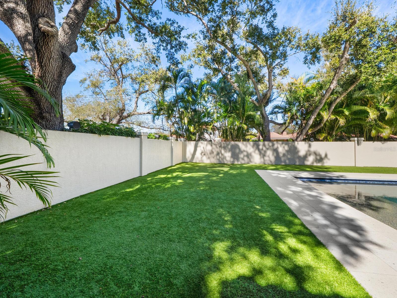 Listing photo id 45 for 1655 South Drive