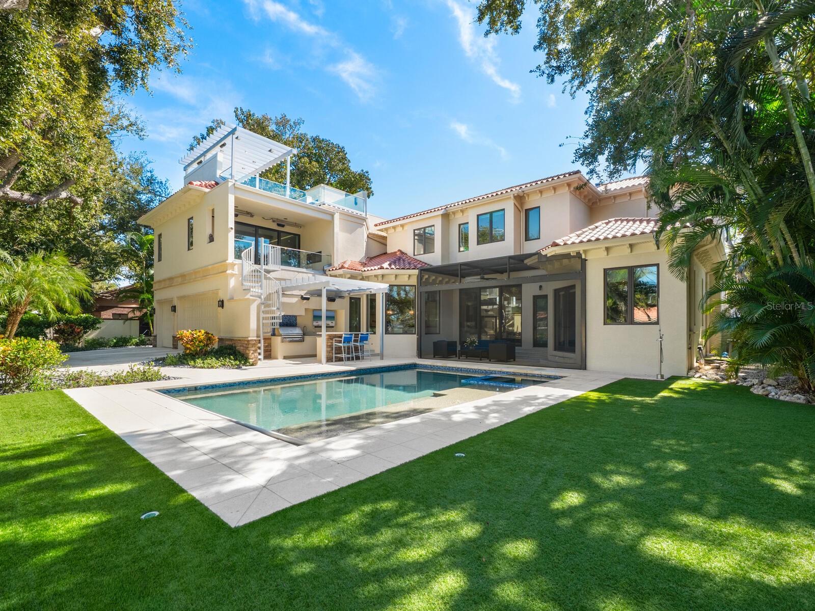 Listing photo id 46 for 1655 South Drive