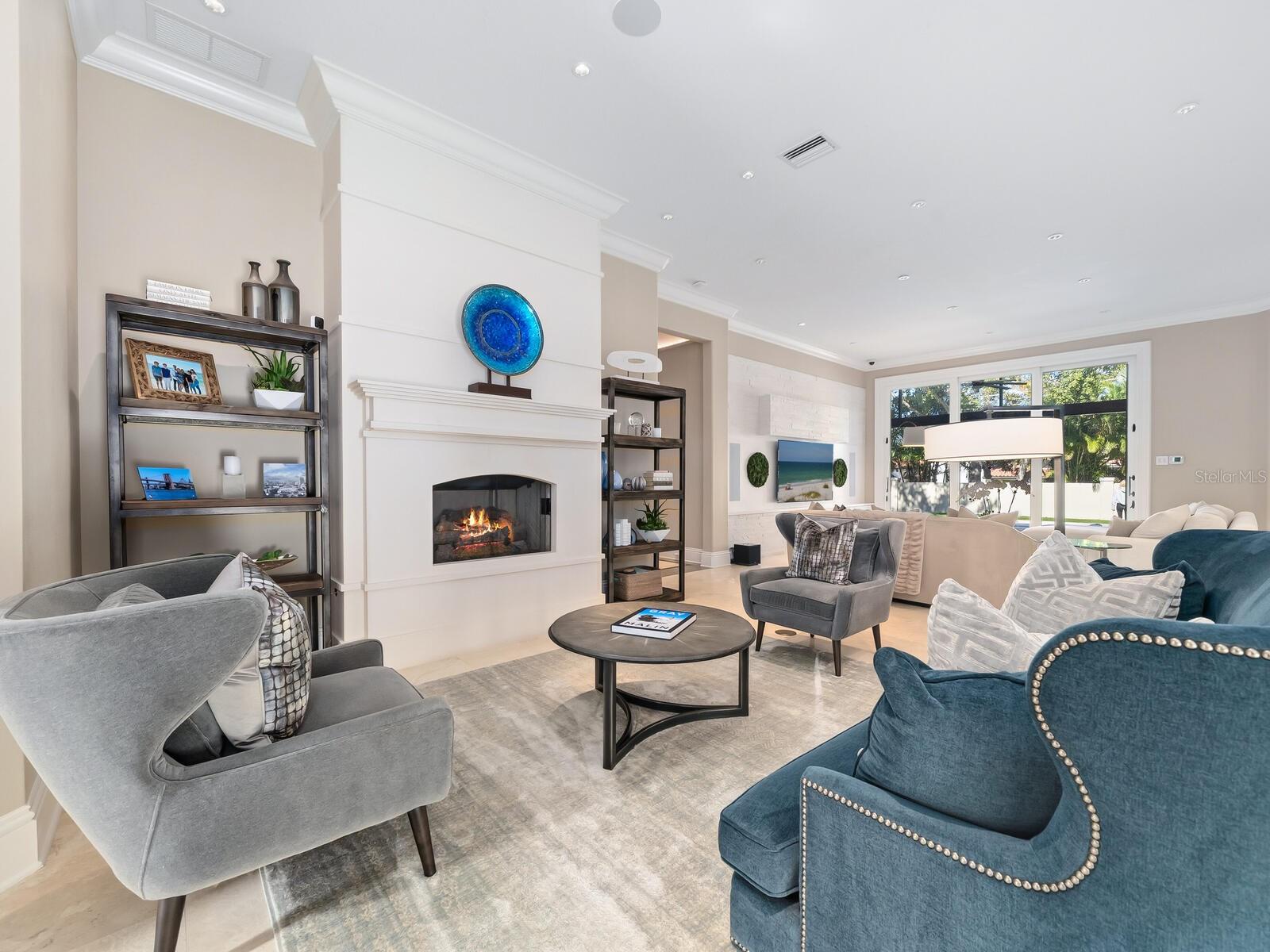 Listing photo id 3 for 1655 South Drive