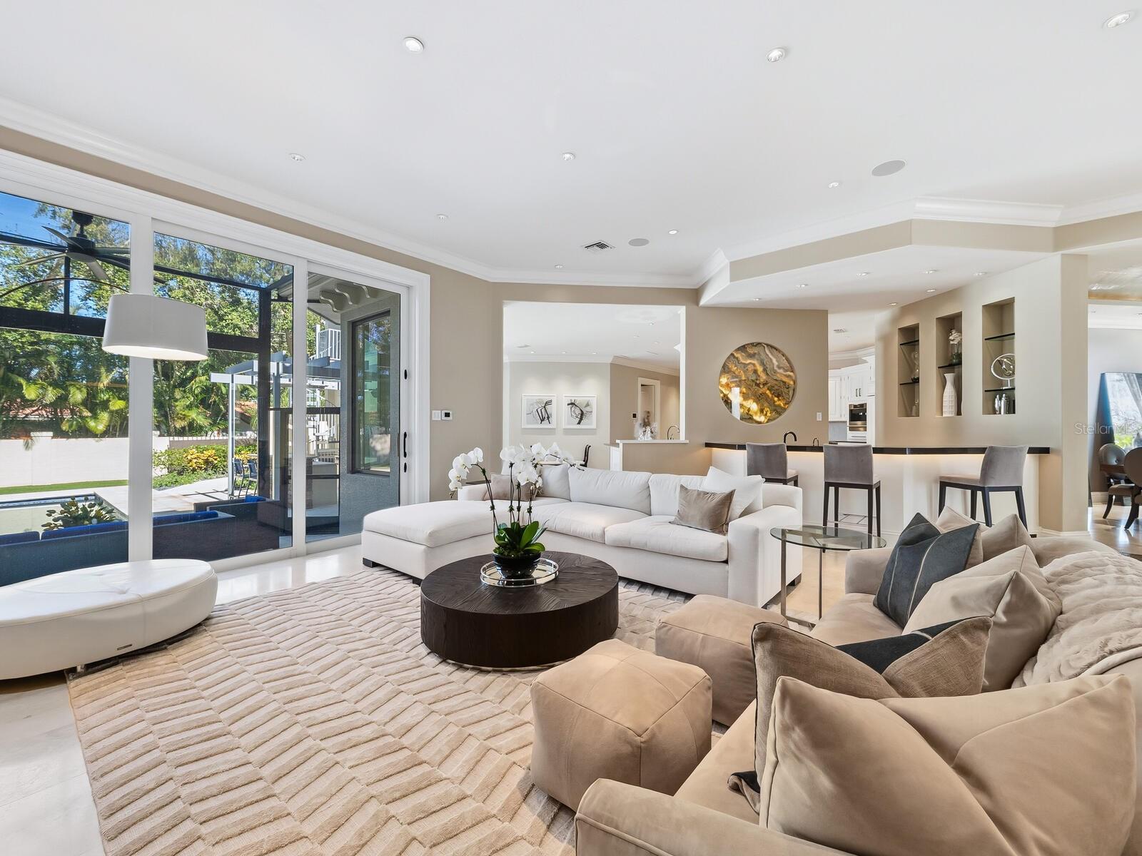 Listing photo id 4 for 1655 South Drive
