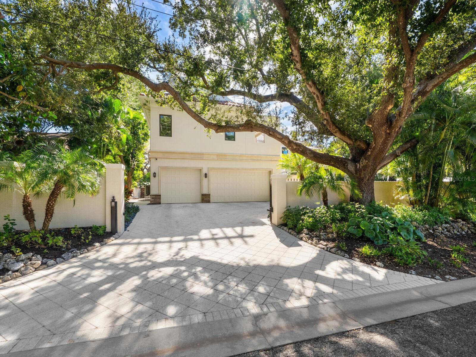 Listing photo id 63 for 1655 South Drive