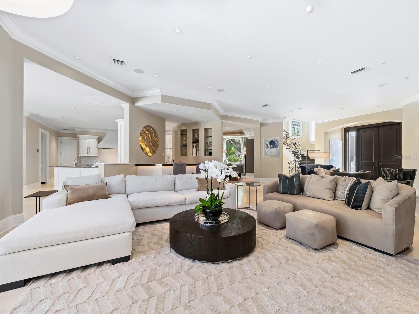 Listing photo id 5 for 1655 South Drive