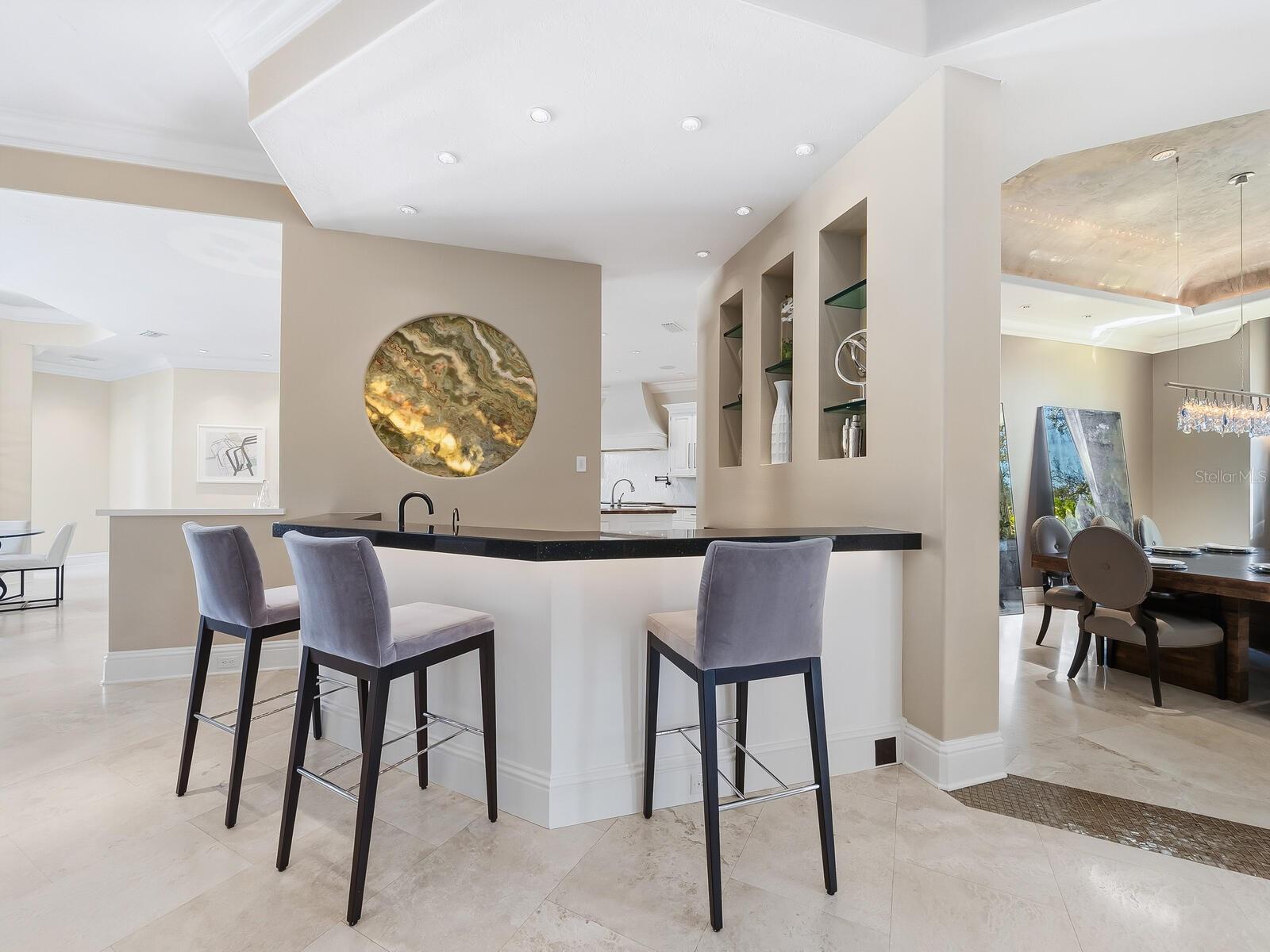 Listing photo id 7 for 1655 South Drive