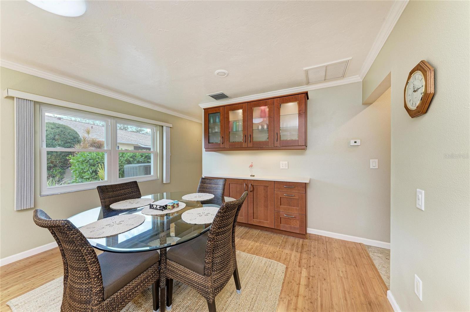 Image 11 of 41 For 390 301 Boulevard W 20a