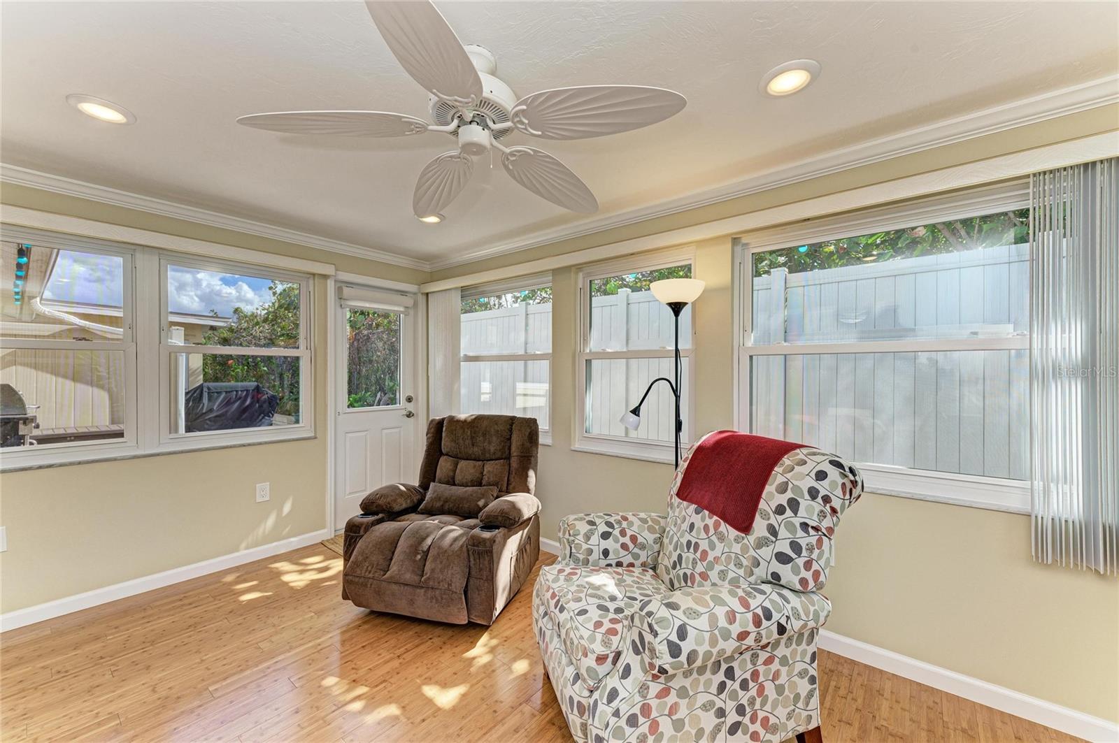 Image 21 of 41 For 390 301 Boulevard W 20a