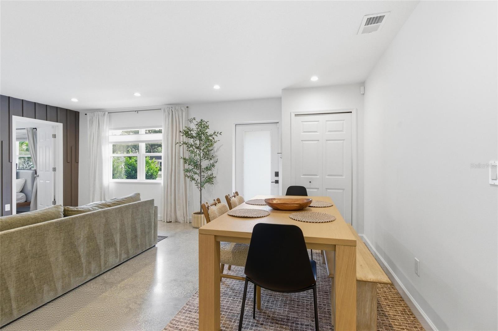 Image 12 of 58 For 2121 Palm Terrace