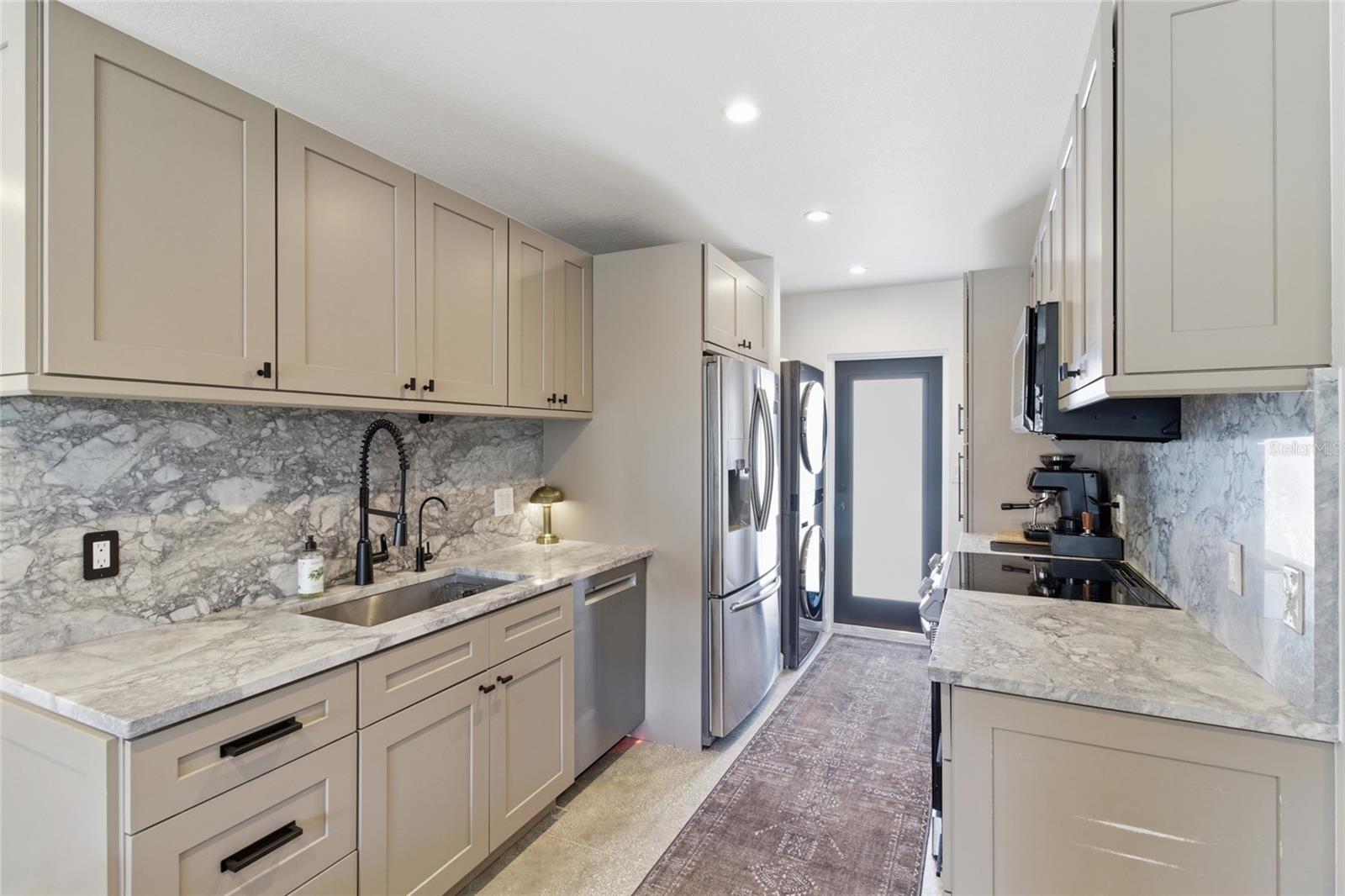 Image 14 of 58 For 2121 Palm Terrace