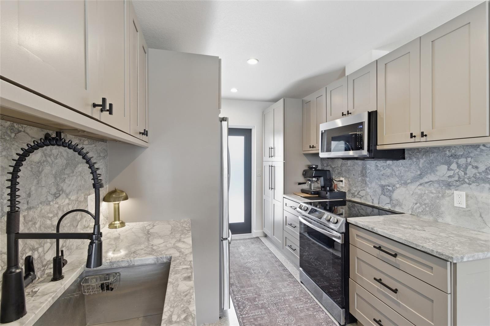 Image 15 of 58 For 2121 Palm Terrace