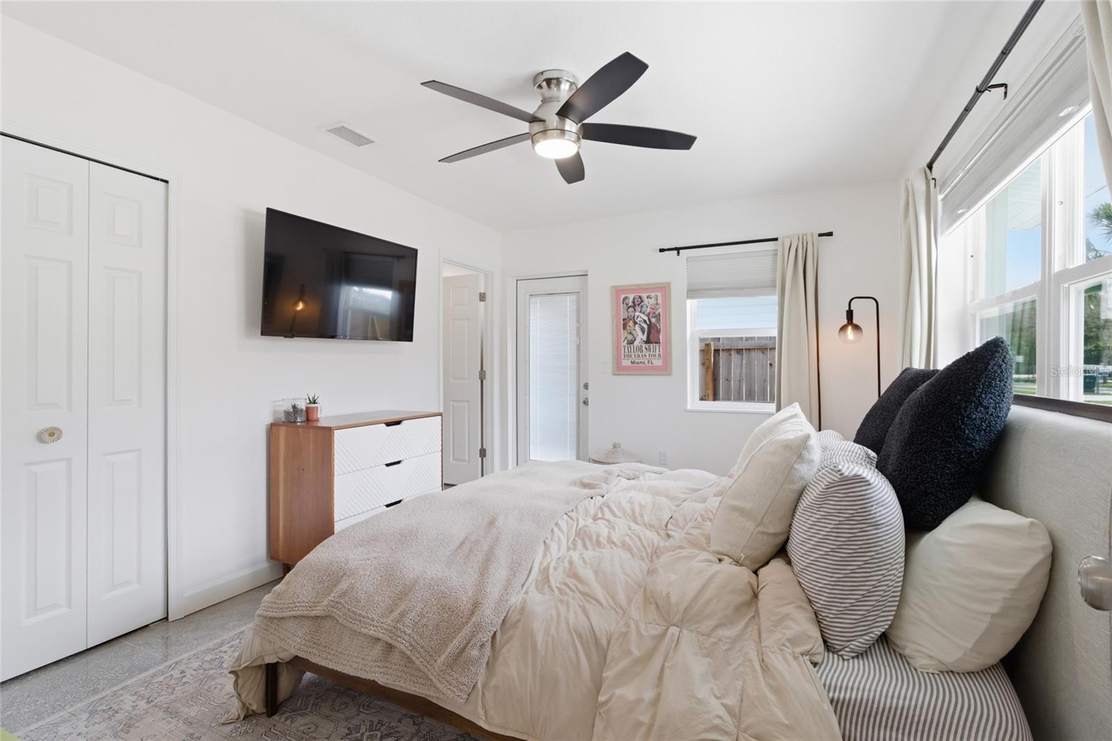 Image 18 of 58 For 2121 Palm Terrace