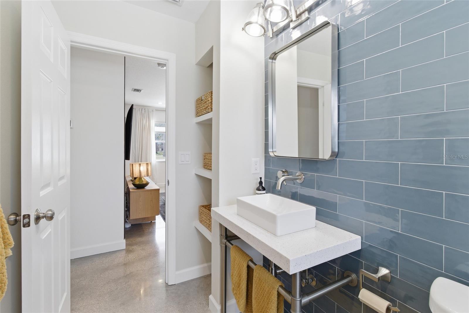 Image 26 of 58 For 2121 Palm Terrace