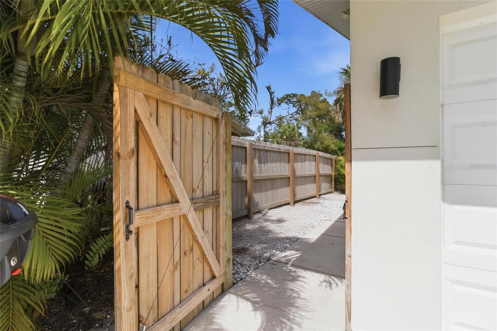 Image 45 of 58 For 2121 Palm Terrace