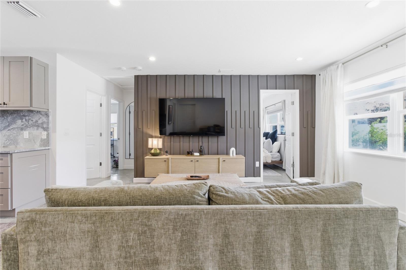 Image 7 of 58 For 2121 Palm Terrace