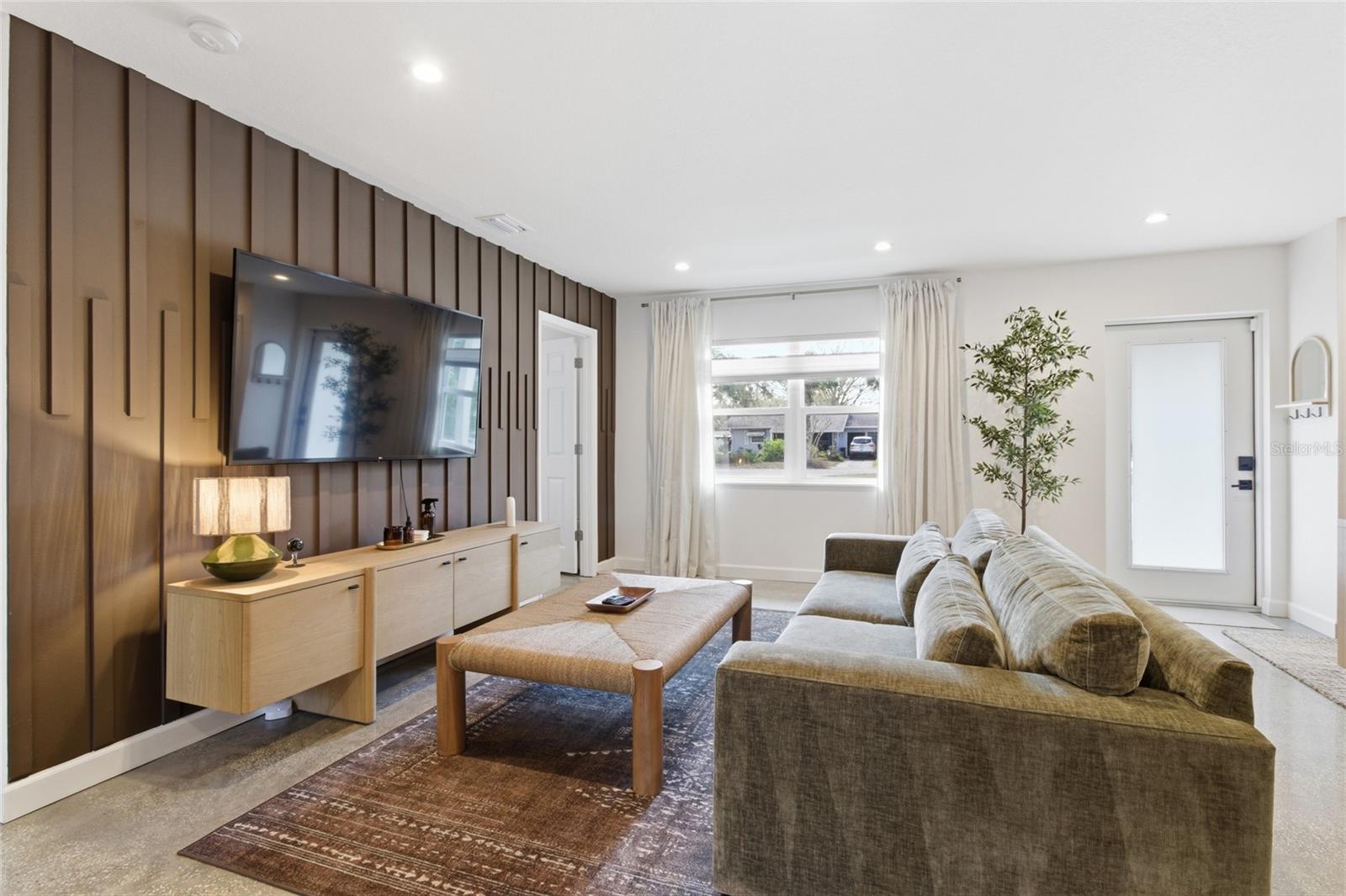 Image 8 of 58 For 2121 Palm Terrace