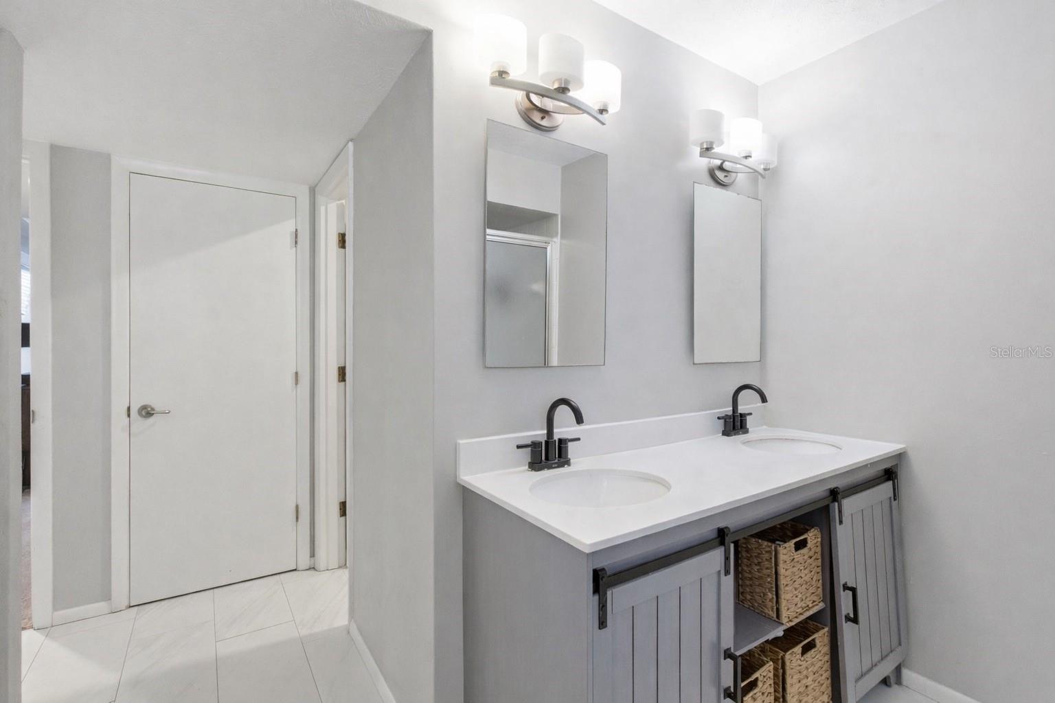 Image 17 of 35 For 817 Sorrento Place 817