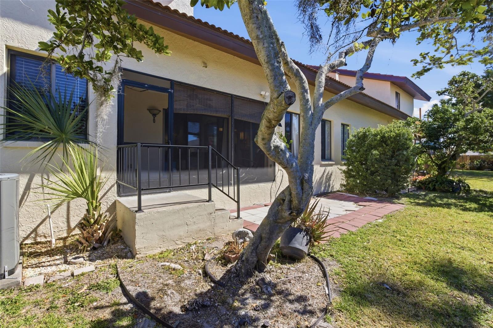 Image 24 of 35 For 817 Sorrento Place 817