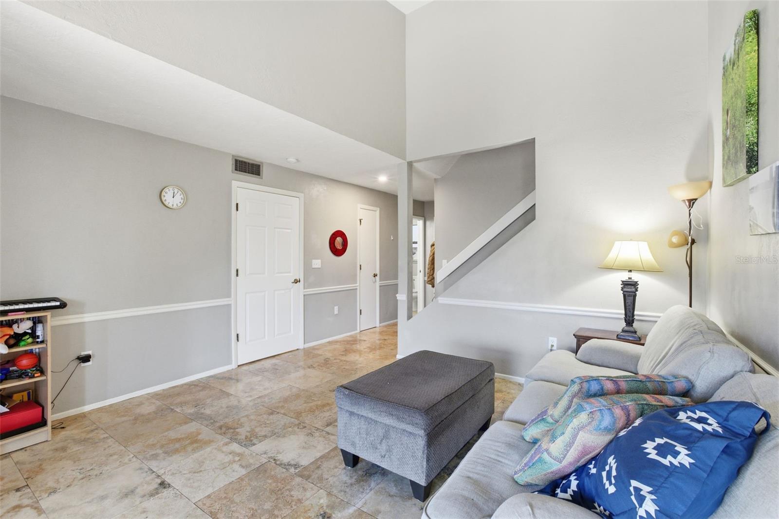 Image 7 of 35 For 817 Sorrento Place 817