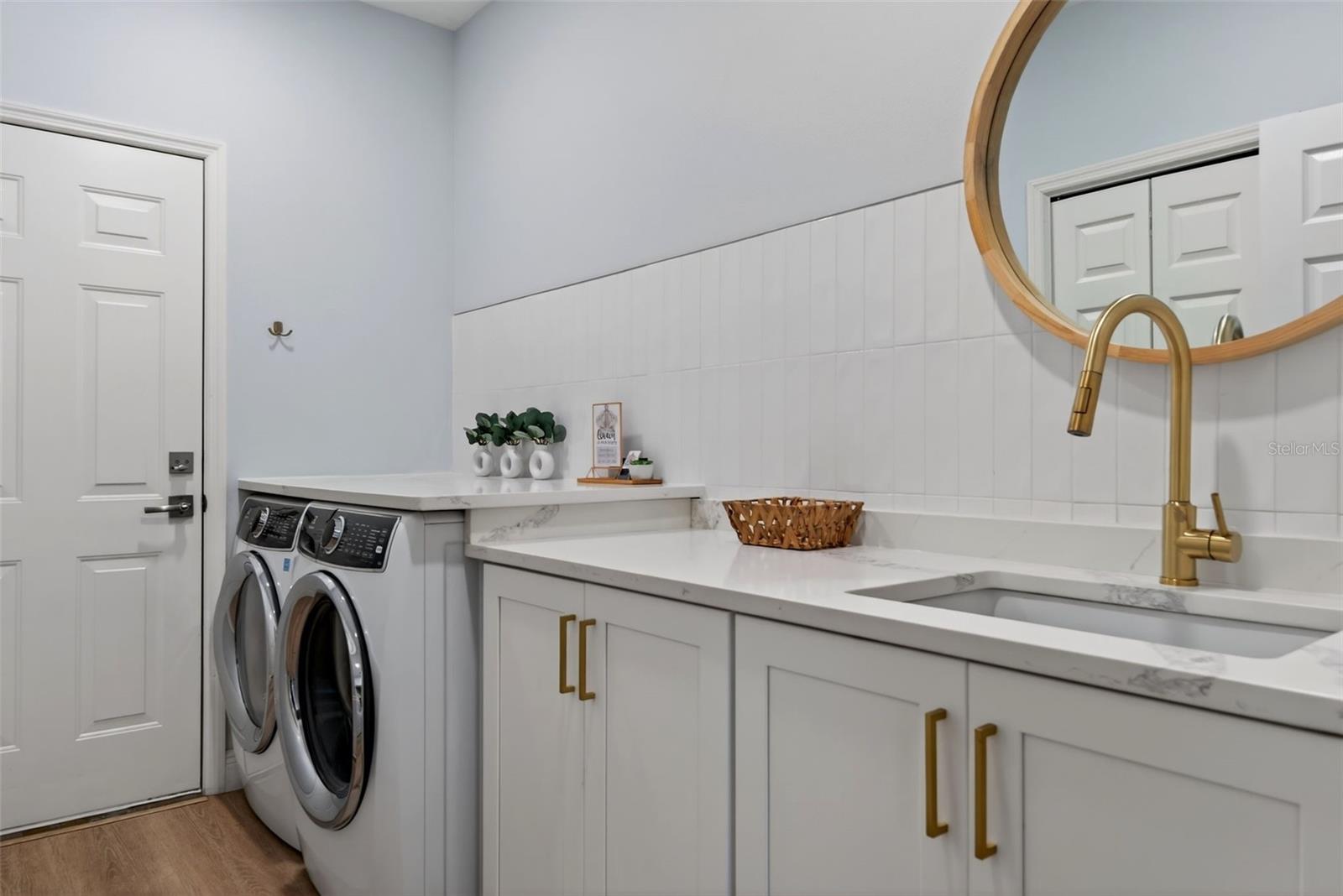 Image 54 of 93 For 2571 Dick Wilson Drive