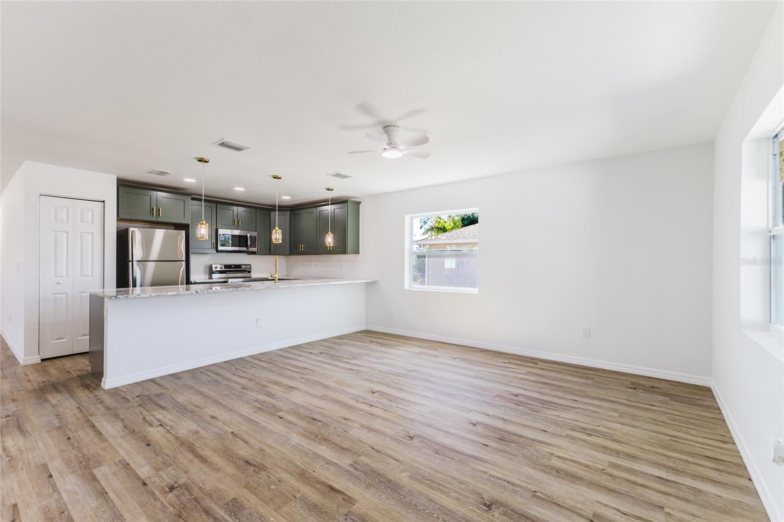 Image 3 of 34 For 6254 Spinnaker Boulevard