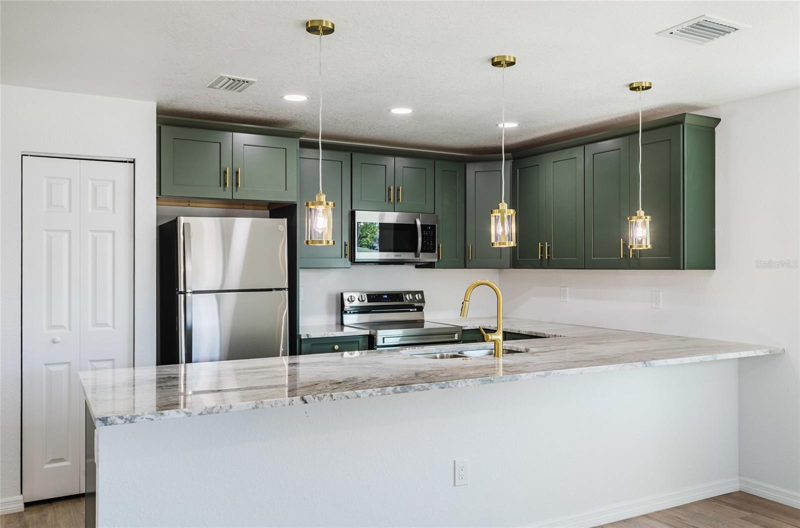 Image 7 of 34 For 6254 Spinnaker Boulevard