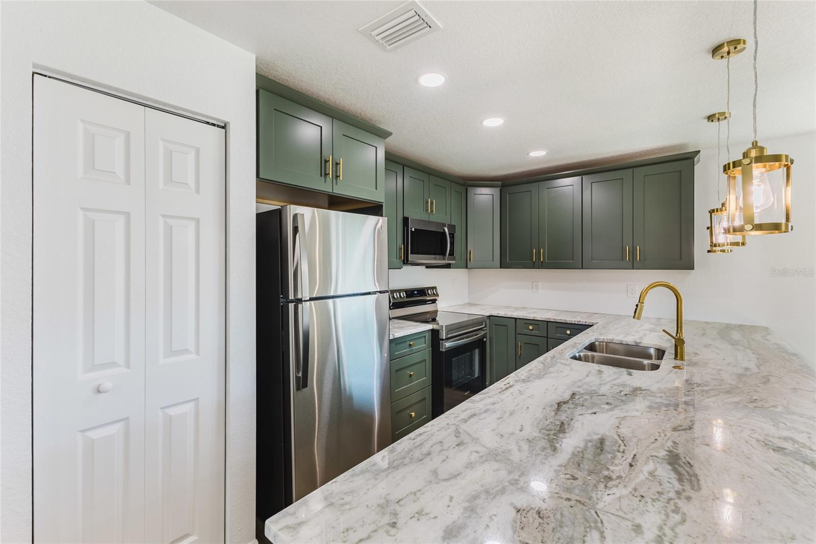 Image 8 of 34 For 6254 Spinnaker Boulevard