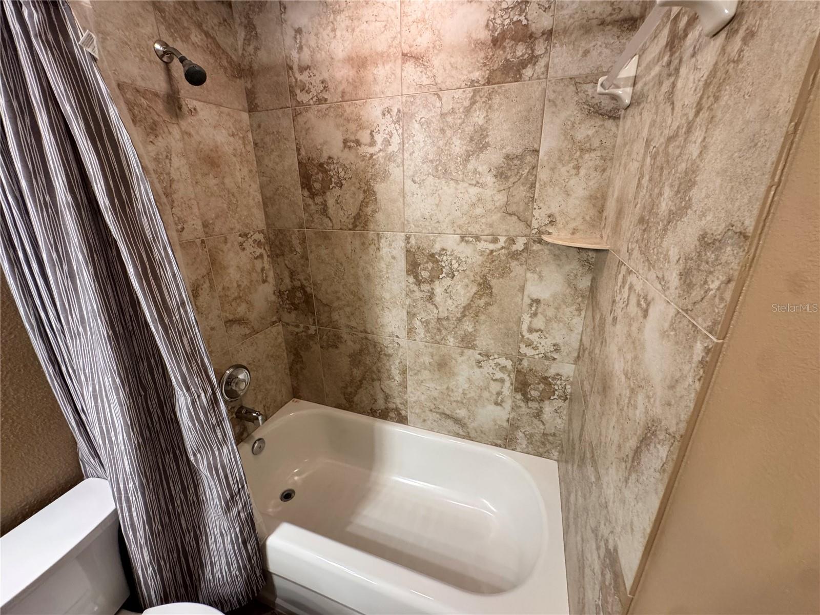 Image 15 of 30 For 6315 Rosefinch Court 101