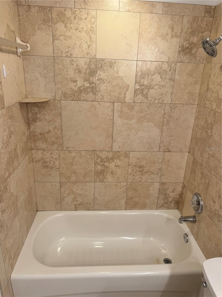 Image 23 of 30 For 6315 Rosefinch Court 101