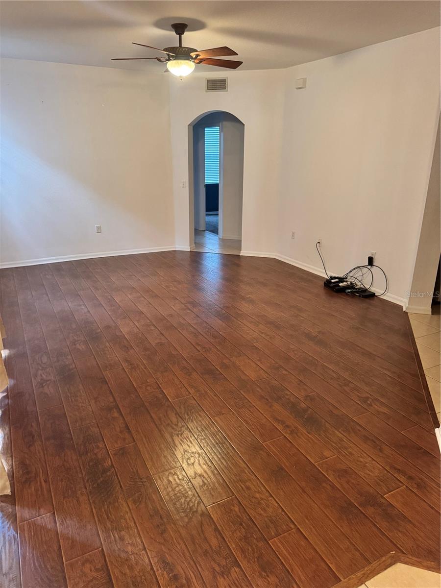 Image 7 of 30 For 6315 Rosefinch Court 101