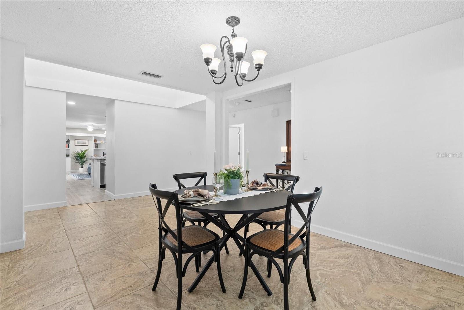 Image 11 of 71 For 6304 Sun Eagle Lane 19b