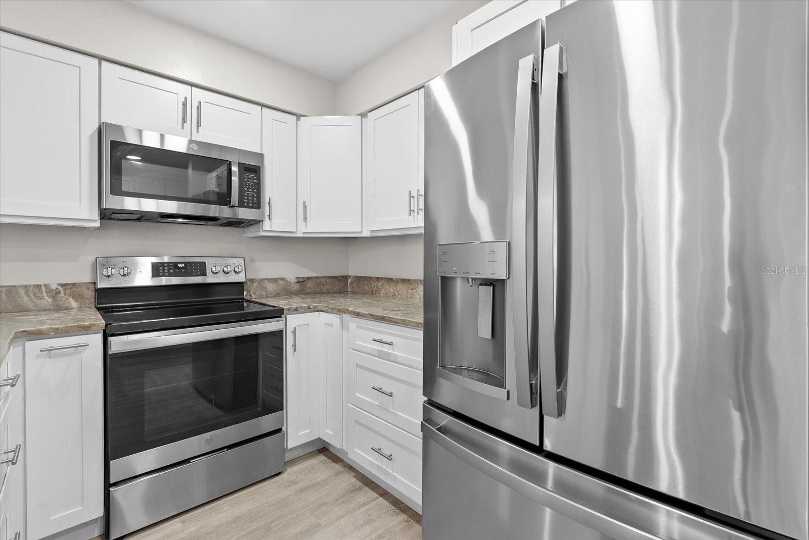 Image 25 of 71 For 6304 Sun Eagle Lane 19b