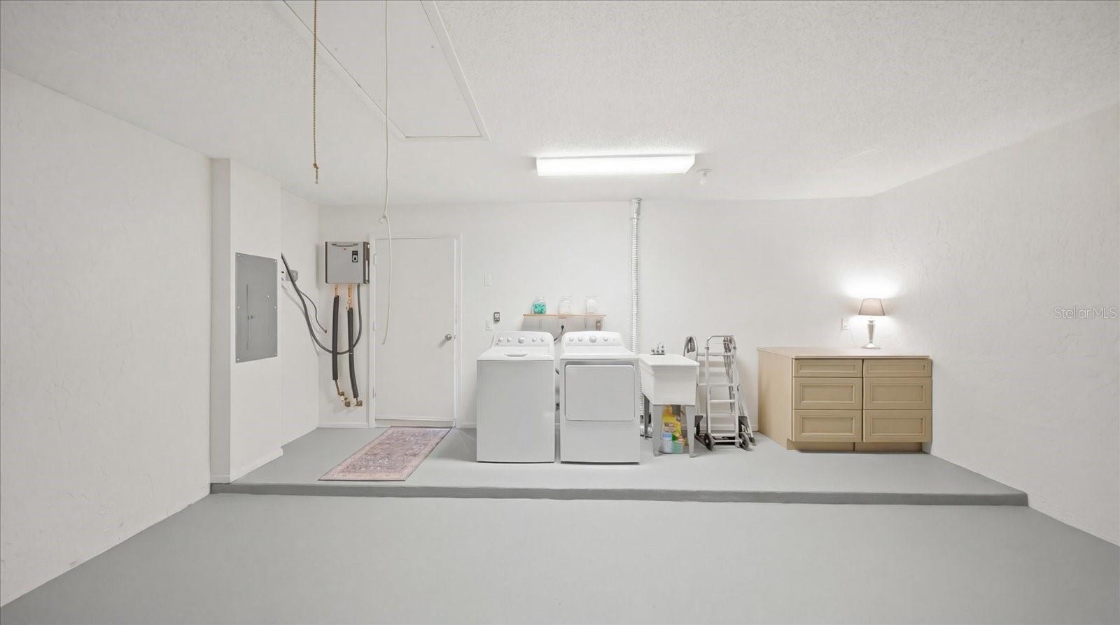 Image 39 of 71 For 6304 Sun Eagle Lane 19b