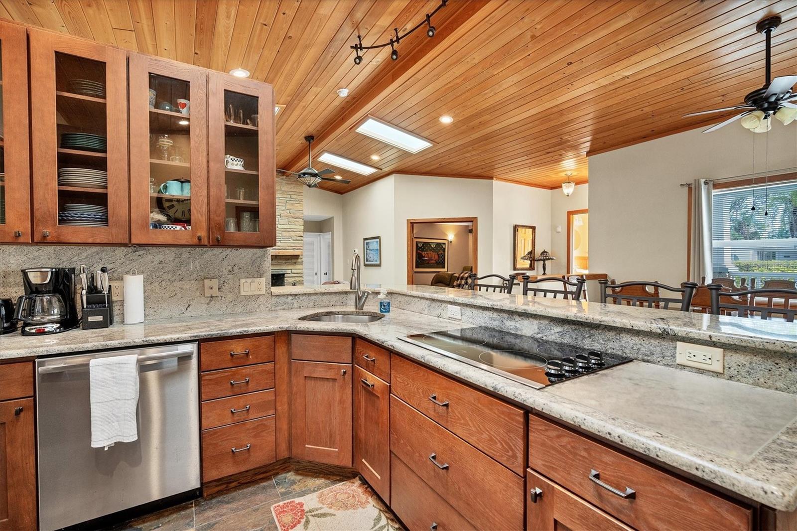 Image 11 of 45 For 416 Sunset Drive