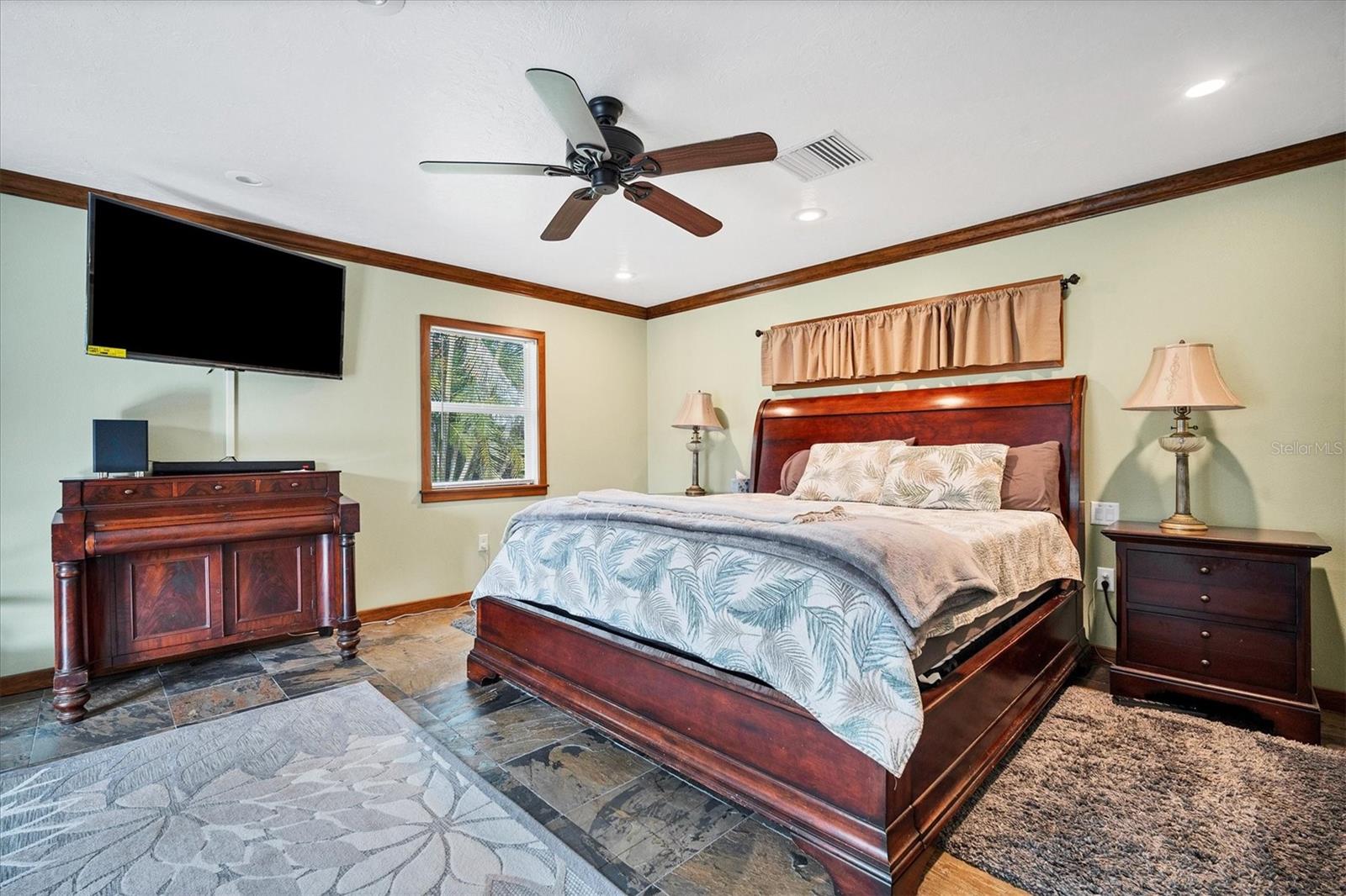 Image 14 of 45 For 416 Sunset Drive