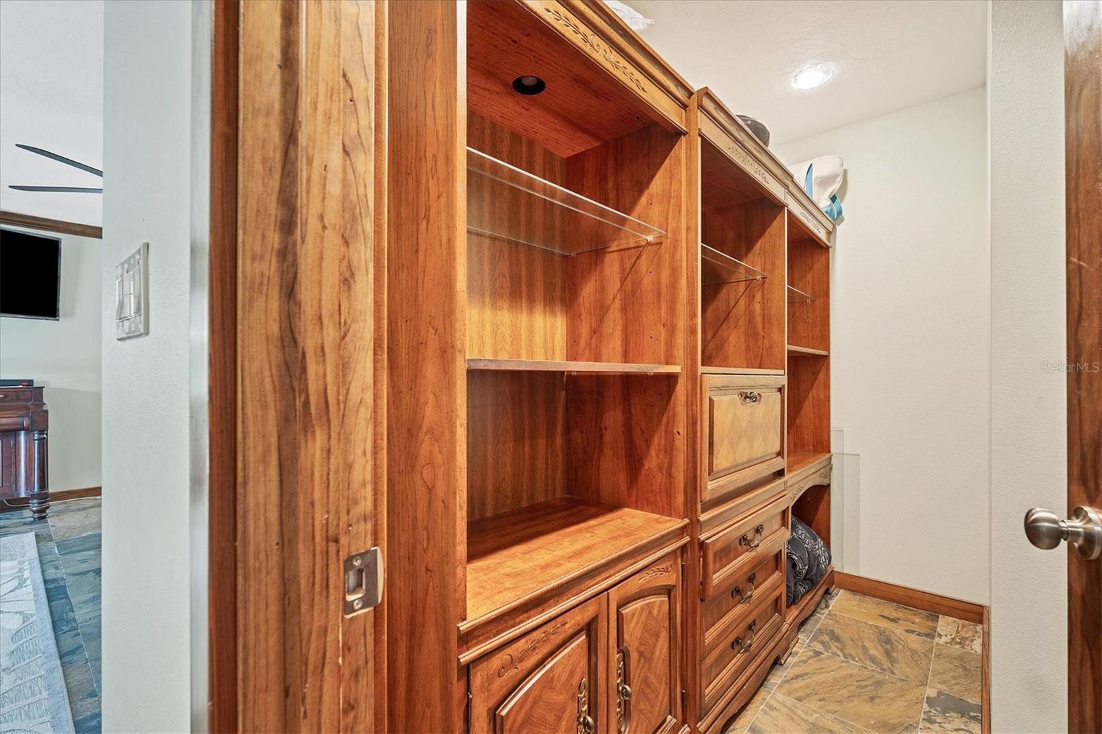 Image 16 of 45 For 416 Sunset Drive