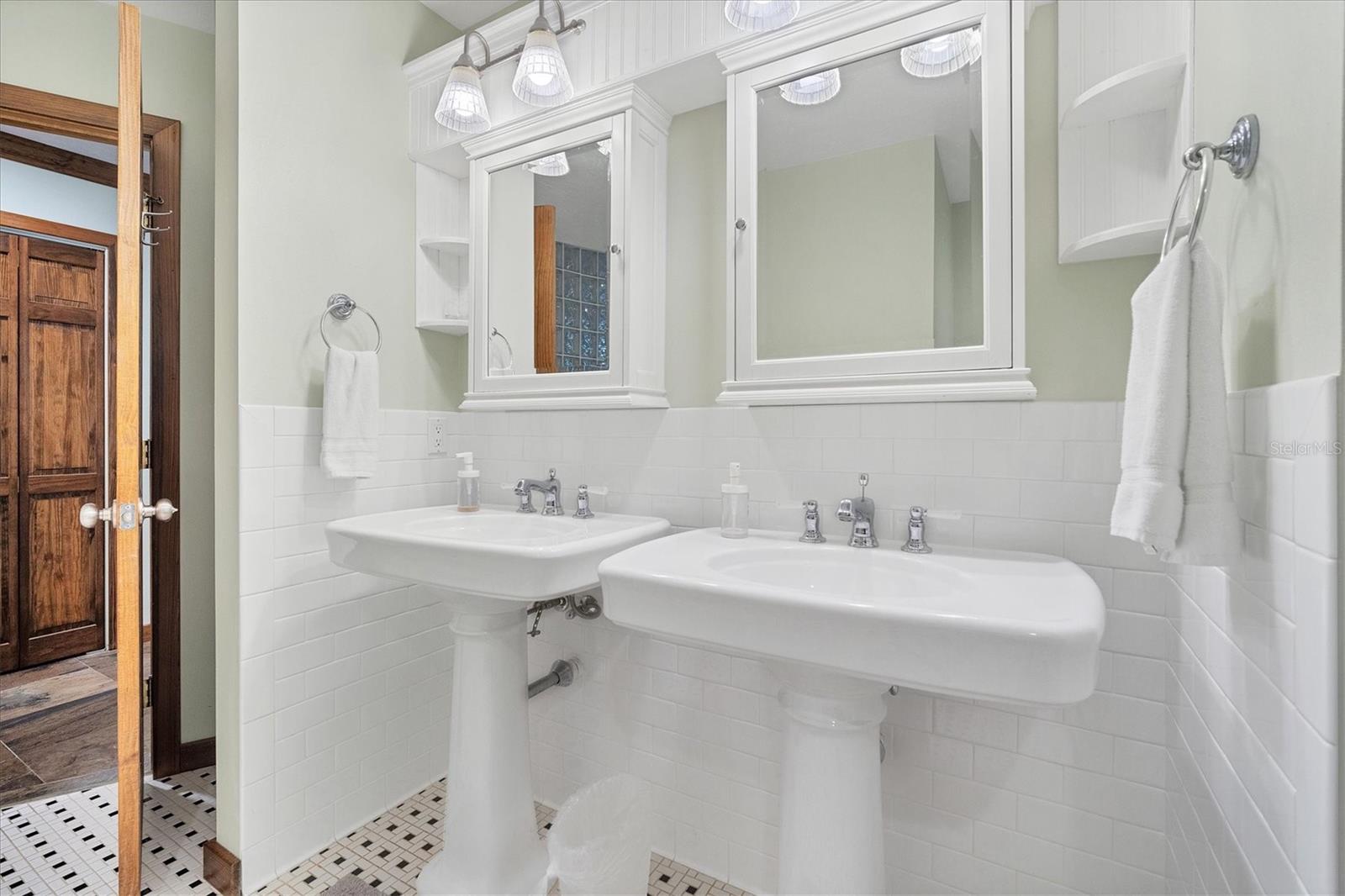 Image 17 of 45 For 416 Sunset Drive