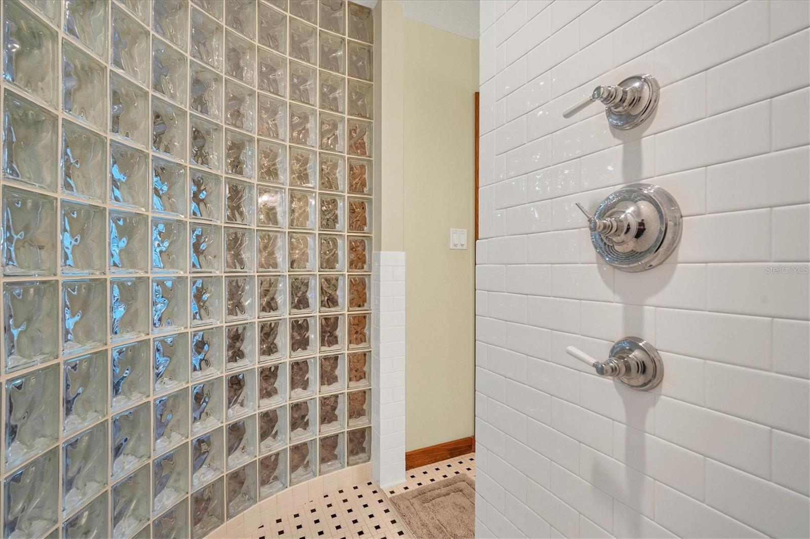 Image 19 of 45 For 416 Sunset Drive