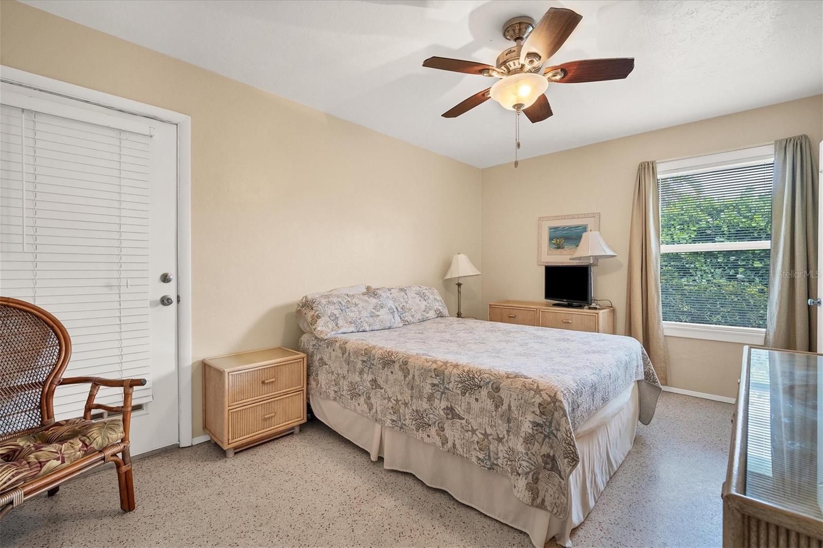 Image 20 of 45 For 416 Sunset Drive