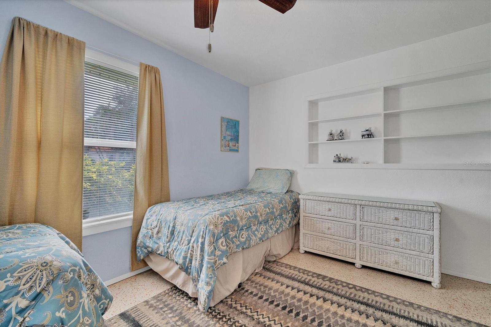 Image 22 of 45 For 416 Sunset Drive